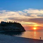 The Queen 4* Tropea