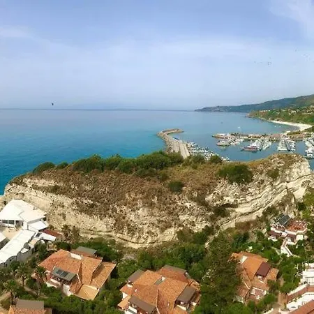 The Queen Bed & Breakfast Tropea
