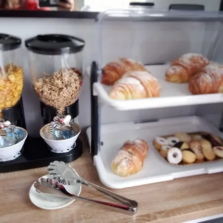 The Queen Bed & Breakfast